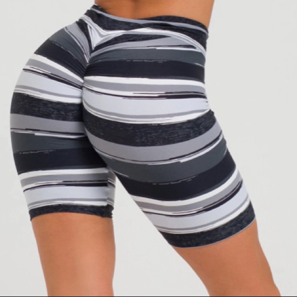 LICIFIT medium scrunch butt shorts